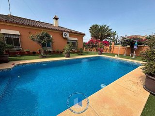 Chalet en venta en Montequinto en Dos Hermanas