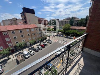 Piso en venta en Plaza España - Villa Pilar - Reyes Católicos - Vadillos en Burgos