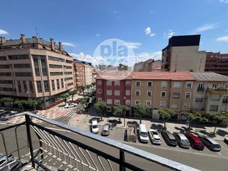 Piso en venta en Plaza España - Villa Pilar - Reyes Católicos - Vadillos en Burgos