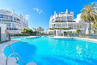 Piso en venta en Playa de la Fontanilla en Marbella