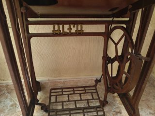 Máquina de coser antigua Alfa