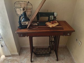 Máquina de coser antigua Alfa