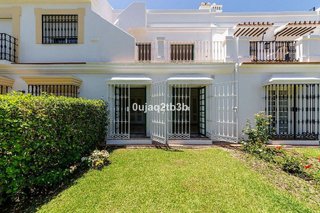 Casa adosada en venta en Los Naranjos - Las Brisas en Marbella