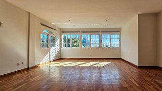 Casa pareada en venta en Nueva Andalucía centro en Marbella