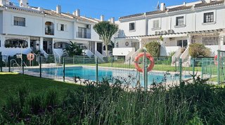 Casa pareada en venta en Nueva Andalucía centro en Marbella