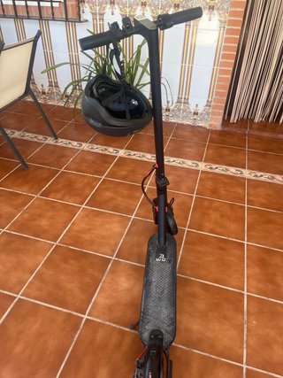 Patinete Eléctrico Xiaomi con Casco