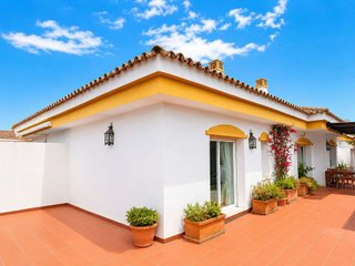 Ático en venta en Nueva Andalucía centro en Marbella