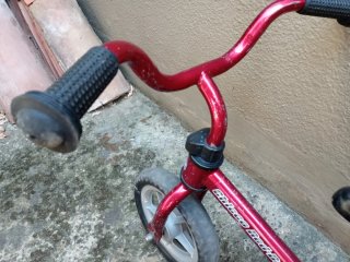 Bicicleta Chicco sin pedales roja