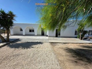 Casa adosada en venta en Formentera del Segura
