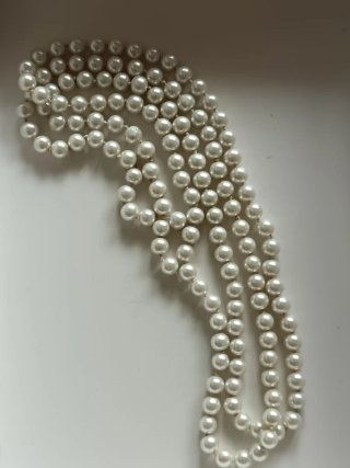 Collana di perle bianche