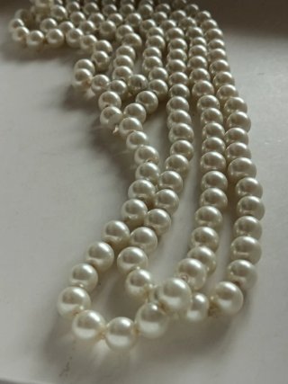 Collana di perle bianche