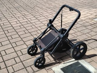 Ovetto reclinabile, base e passeggino Cybex