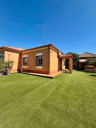 Chalet en venta en Montequinto en Dos Hermanas
