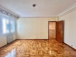 Piso en venta en Azpilagaña en Pamplona