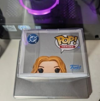 Funko Supergirl 632 Special Edition + Protector