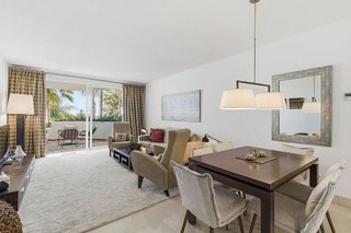 Piso en venta en Los Naranjos - Las Brisas en Marbella