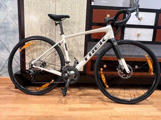 Bicicleta de carretera Trek nueva
