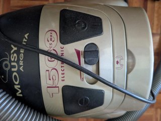 Aspiradora Ufesa Mousy Argenta 1500W+Bolsas