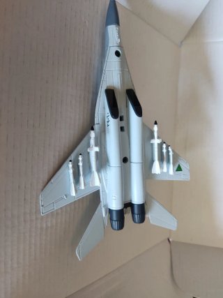Maqueta Avión MIG-29A Fulcrum Iraquí 1:100 metal
