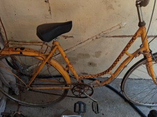 Bicicleta Clásica Amarilla para Restaurar