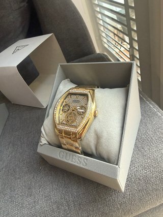 Reloj Guess Dorado