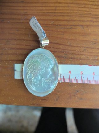 Colgante Camafeo Oro 18k y Nácar