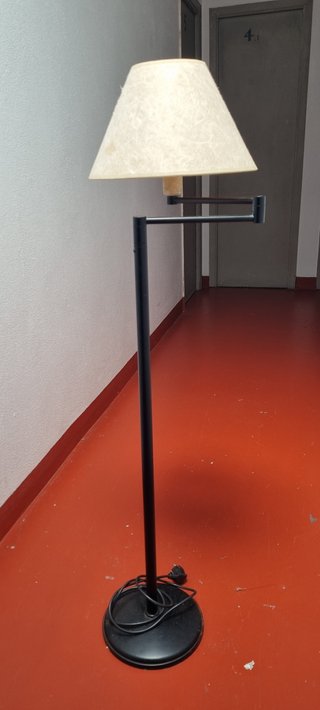 Lámpara de pie moderna brazo articulado