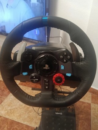 Volante Logitech G29 con pedales y soporte