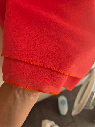 Blusa roja con tirantes