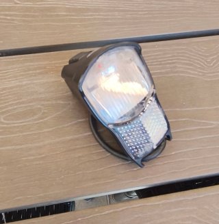 Accesorios ciclismo: bomba, casco, chaleco, luces.