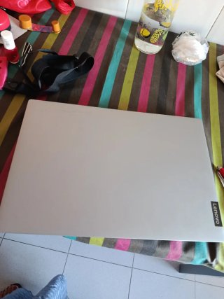 Ordenador portátil gris