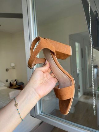 Sandalias tacón marrón