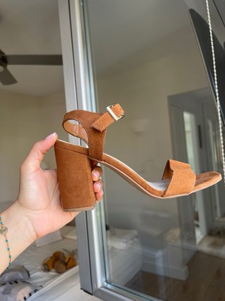 Sandalias tacón marrón