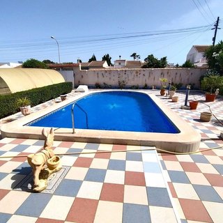 Chalet en venta en La Siesta - El Salado - Torreta en Torrevieja