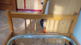 Estructura cama 80cm madera sin colchón.