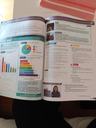 EXAM PROSPECTS 2 Student's book: libro de texto...