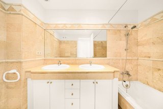 Piso en venta en Elviria en Marbella