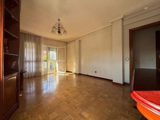 Piso en venta en Vinateros en Madrid