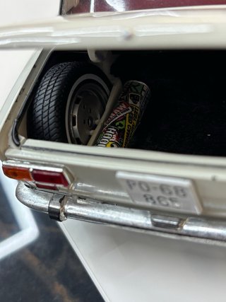 Maqueta Seat 124 IST Models Escala 1/18