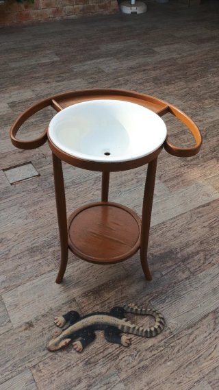 Lavabo antiguo Thonet madera y cerámica