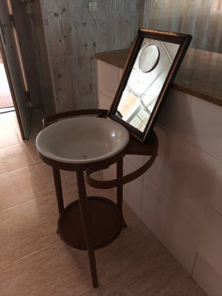 Lavabo antiguo Thonet madera y cerámica con espejo