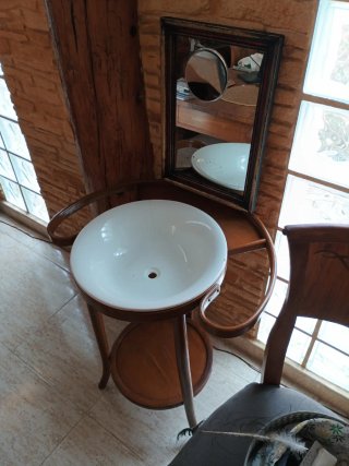 Lavabo antiguo Thonet madera y cerámica con espejo