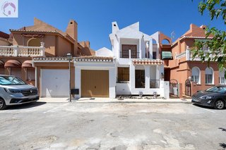 Casa adosada en venta en Cervantes en Granada