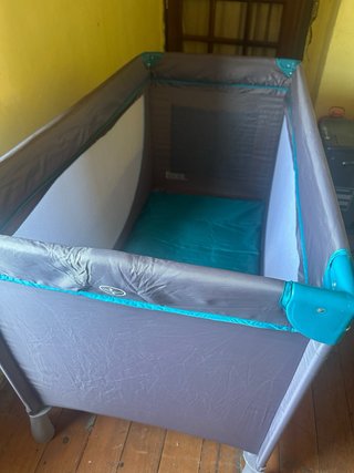 Cuna de viaje Oui by Olmitos, con colchon.
