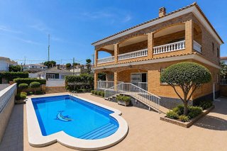 Chalet en venta en Nucli Urbà en Calafell