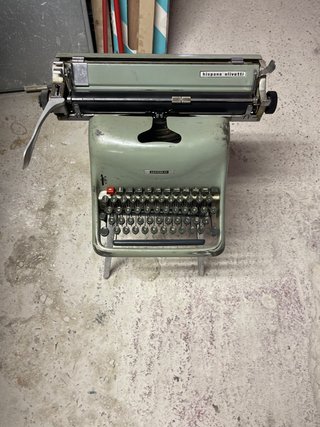 Máquina de escribir Hispano Olivetti