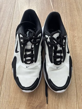 Zapatillas Nike Mujer Negras y Blancas