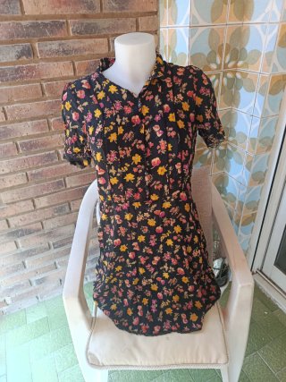 Vestido negro estampado floral