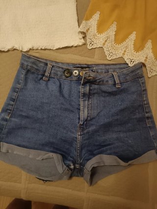 Lote Ropa Chica Bershka: Vaquero y Tops