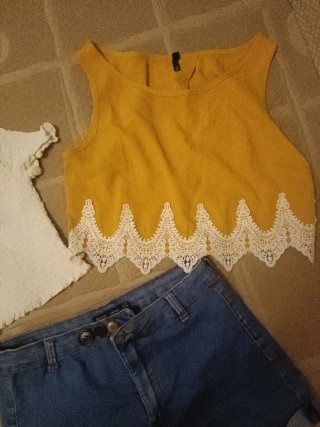 Lote Ropa Chica Bershka: Vaquero y Tops